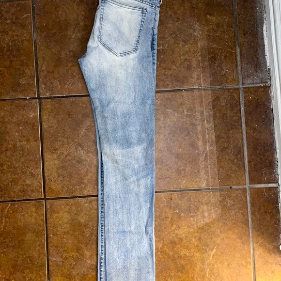 H&M Men’s Skinny Jeans / SLIM LOW WAIST-SIZE: 28/32 / Color: Light Wash. - Picture 3 of 8